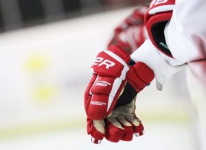 How to Select Proper Size Hockey Gloves
